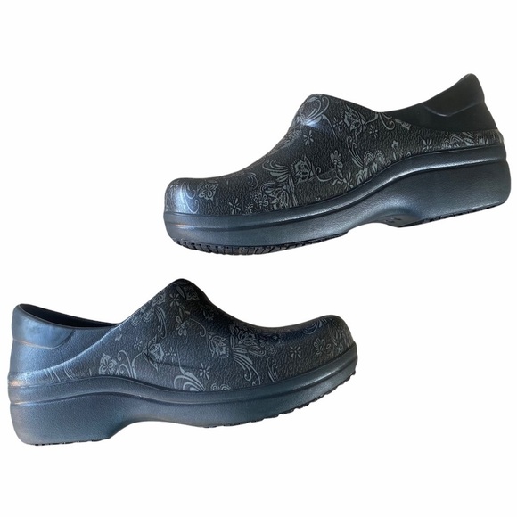CROCS Neria Pro Graphic Work Clog Sz 5 Blk Floral - Picture 6 of 12